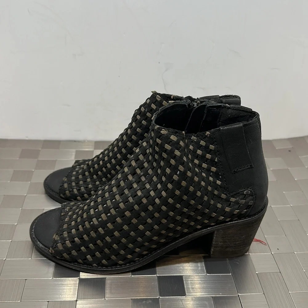 Pliner black&grey‎ woven leather ankle booties